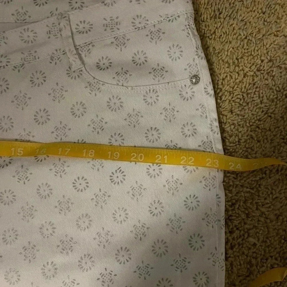 Roz & Ali White jeans with silver print detail size 22 - Picture 7 of 8